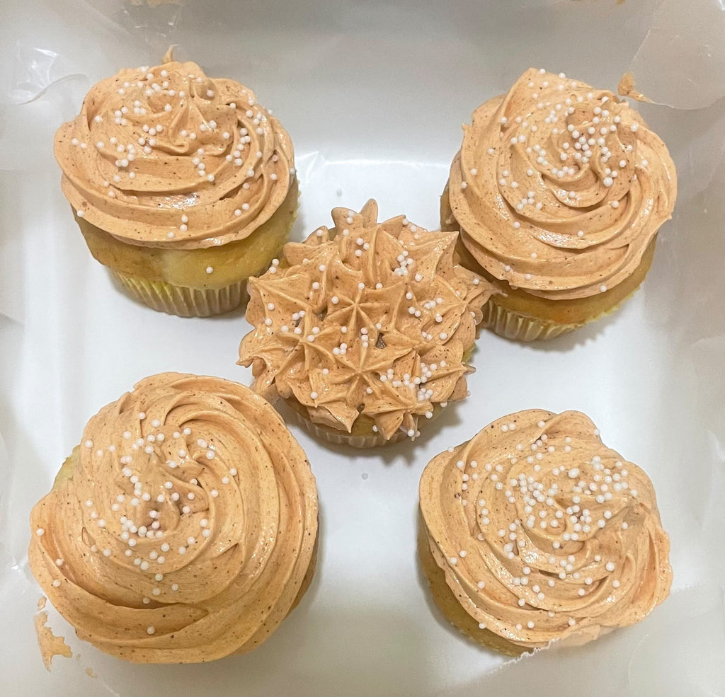 Vanilla-Pumpkin Swirl Cupcake 4 ct