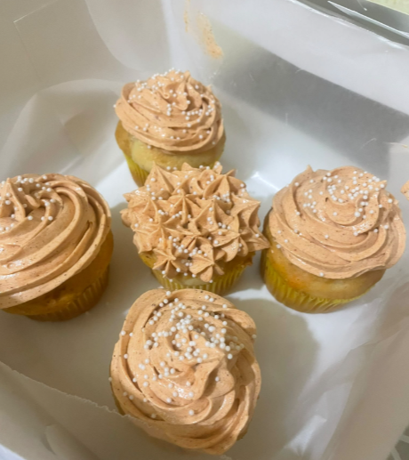 Vanilla-Pumpkin Swirl Cupcake 4 ct